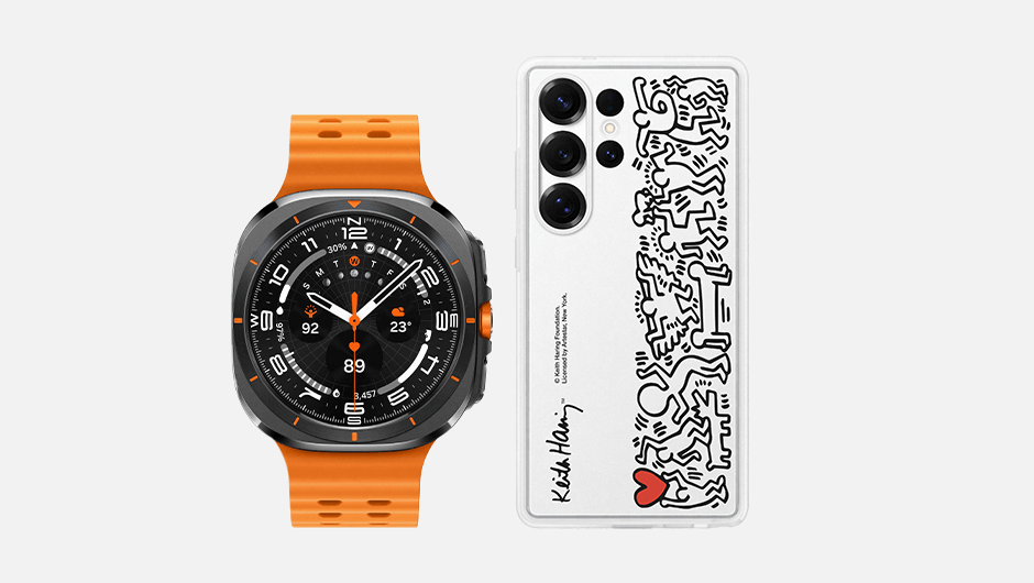 Een horloge met een oranje band en een telefoonhoesje met Keith Haring-kunst liggen op een witte achtergrond.
