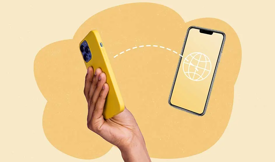 Een hand houdt een gele iPhone omhoog; een tweede iPhone toont een wereldbol en is verbonden met een stippellijn. Merk: Apple.