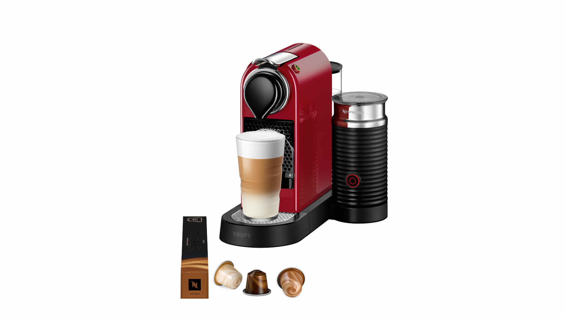 Rode Nespresso apparaat met melkopschuimer, glas latte macchiato, capsuledoos en drie koffiecapsules op een witte achtergrond.