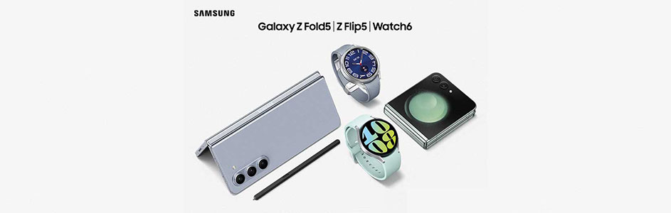 Grijze opvouwbare telefoon met pen, twee horloges en een vierkante telefoon op een witte achtergrond.