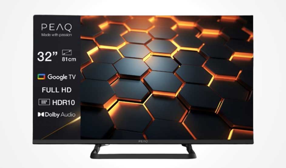 Een 32-inch televisie toont een zwart-oranje honingraatbeeld, met productspecificaties links op het scherm.