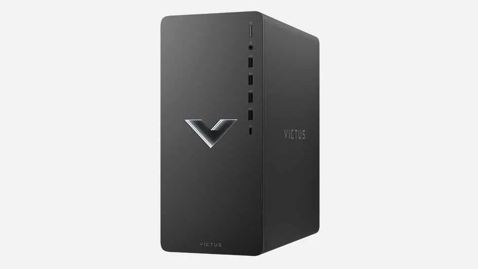 Een zwarte computer met een zilveren V-vormig logo en de tekst "VICTUS" staat op een witte achtergrond.