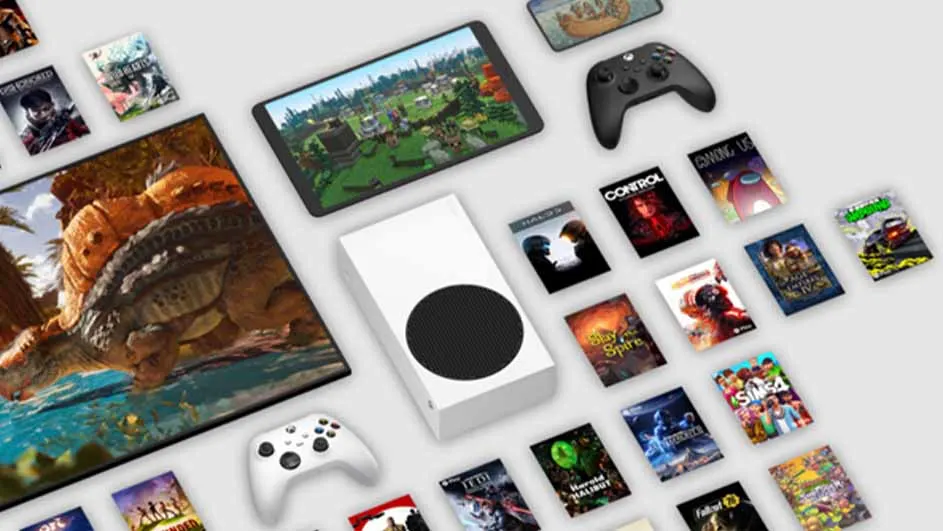 Een witte Xbox Series S console met games, controllers en schermen op een witte achtergrond.