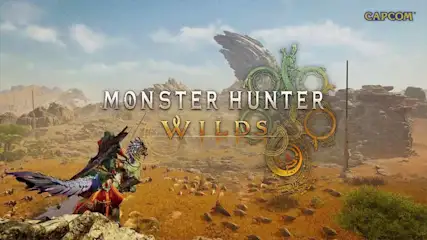 Logo 'Monster Hunter Wilds' tegen een woestijnlandschap met bergen en een ruiter op een rots.
