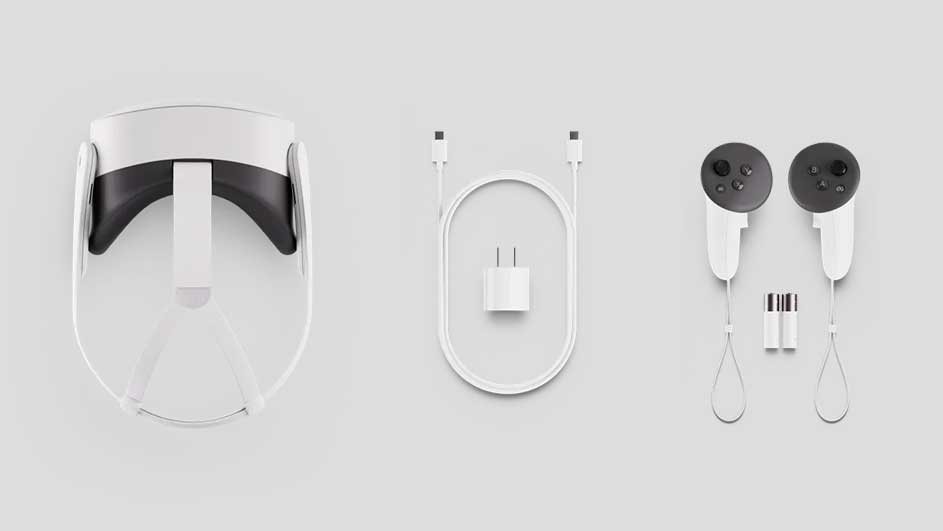 VR-headset en accessoires: twee controllers, oplaadkabel, adapter en batterijen op een grijze achtergrond.