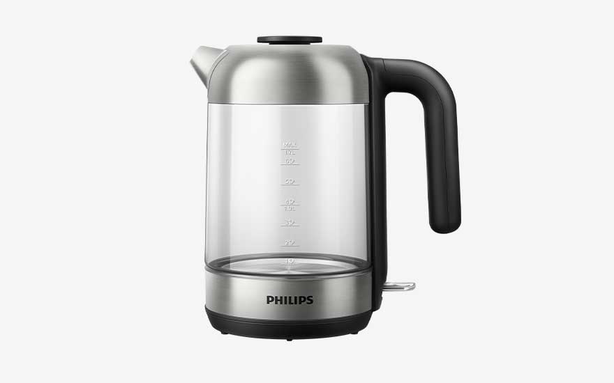 Transparante Philips-waterkoker met roestvrijstalen deksel en voet toont maatverdeling, rechtopstaand tegen een egale witte achtergrond.