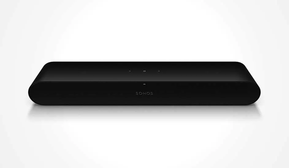 Dit is een compacte, zwarte soundbar van Sonos met afgeronde hoeken en een minimalistisch design, ideaal voor tv-geluid.
