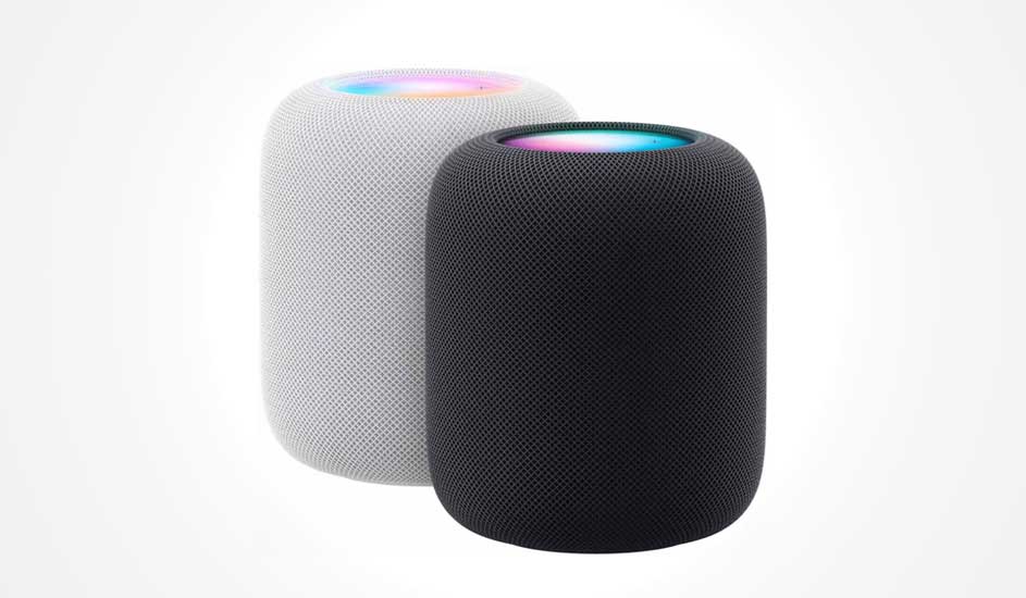 Twee Apple HomePod speakers, één wit en één zwart, met ronde vorm en kleurrijke LED-verlichting bovenop. Modern en strak design.