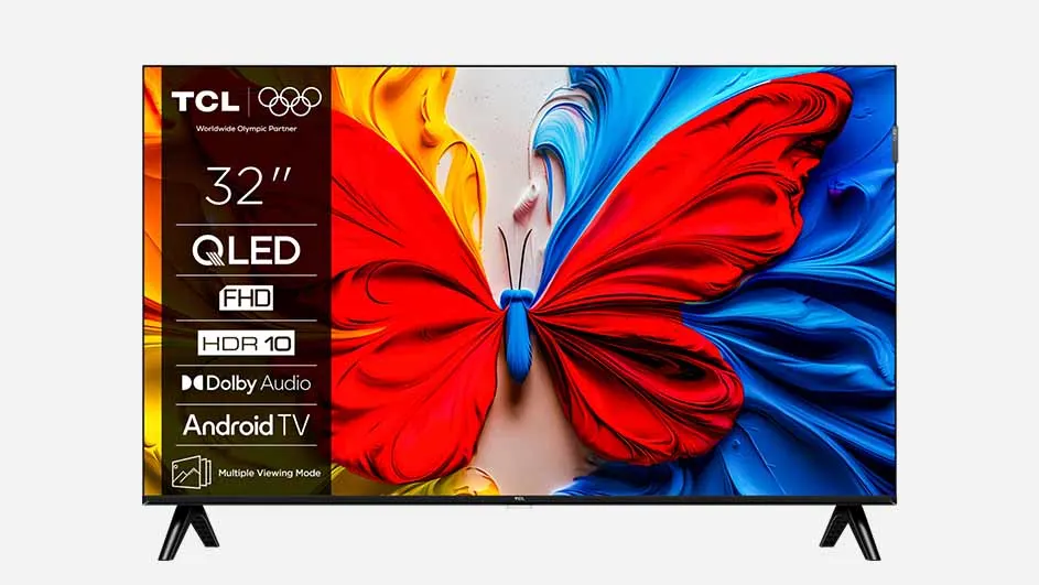Vooraanzicht van een TCL 32-inch QLED Android TV met een kleurrijke vlinderafbeelding op het scherm.