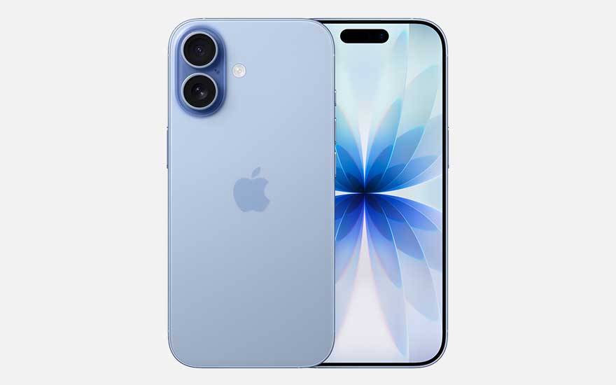 Een lichtblauwe iPhone 17 wordt van voor en achter getoond; het scherm toont een bloemmotief in blauwe tinten en straalt elegantie uit.