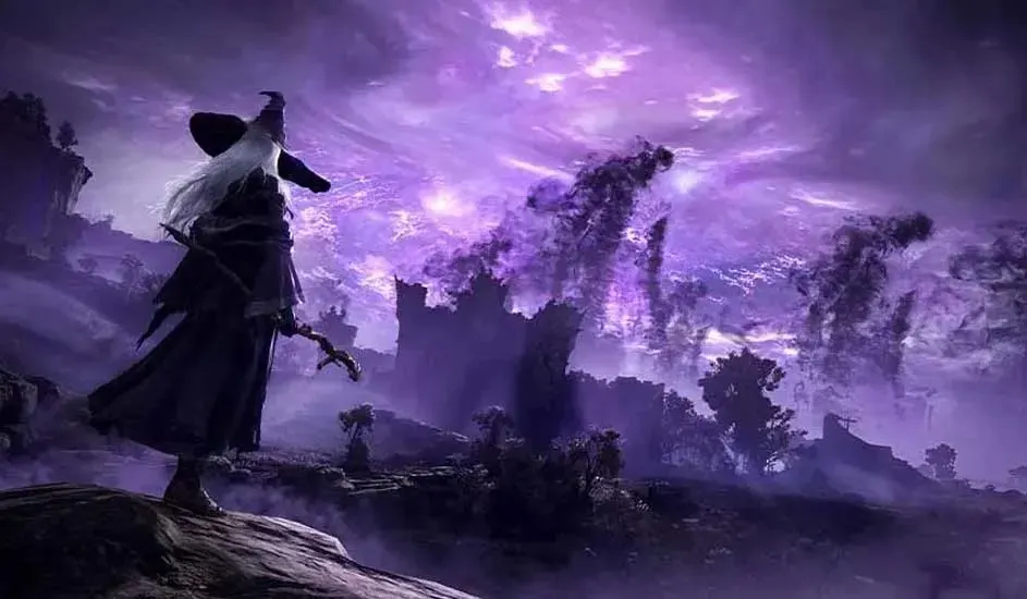 Een magiër uit het spel Elden Ring kijkt uit over een duister, paars verlicht landschap met mysterieuze rookwolken en ruïnes.