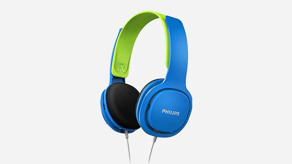 Blauwe Philips-hoofdtelefoon met groene binnenkant hoofdband en zwarte oorkussens tegen een witte achtergrond.