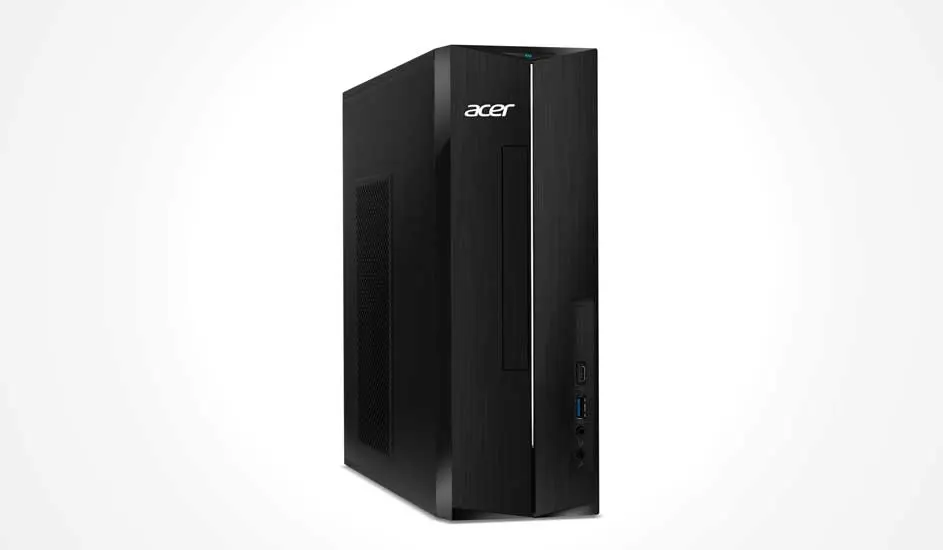 Een compacte, zwarte desktop-pc met strak design, verticale streep en vooraan het Acer-logo, USB-poorten en audio-aansluitingen.