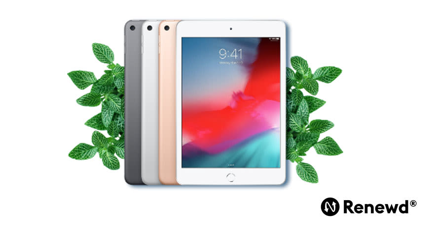 Vier iPads in grijs, zilver, goud, met een scherm dat 9:41 toont, geflankeerd door groene planten en een Renewd logo.