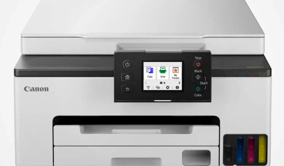 Vooraanzicht van een witte Canon‑printer met kleurentouchscreen; knoppen voor aan/uit, Home, Stop en Start, plus zichtbare inkttanks rechts.