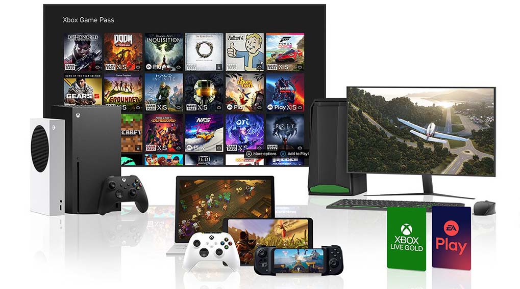 Verschillende Xbox-consoles en accessoires staan voor schermen met games en een vliegtuig, plus Xbox Live Gold en EA Play kaarten.