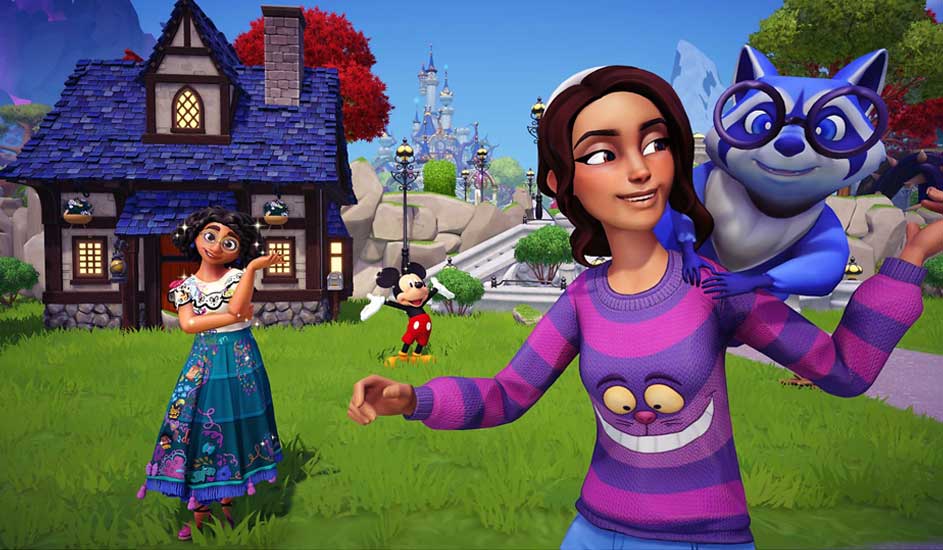 Vrolijk videospel met Disneyfiguren op grasveld; heldin lacht terwijl blauwe kat op haar schouder zit bij een klein huis.