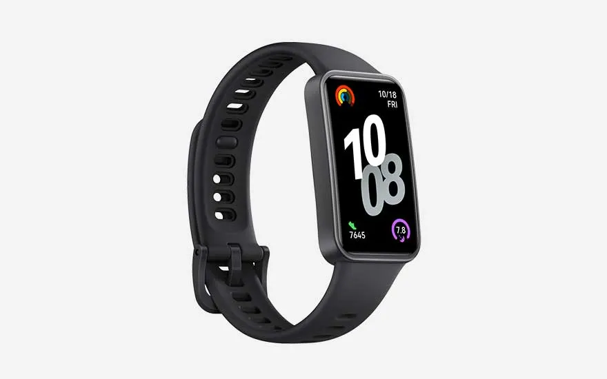 Rechthoekige zwarte sportwatch met geperforeerde band toont grote witte cijfers, kleurrijke ringen en stapenteller op helder scherm.