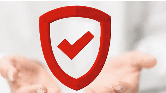 Rode schild met vinkje boven twee open handen. Witte achtergrond.