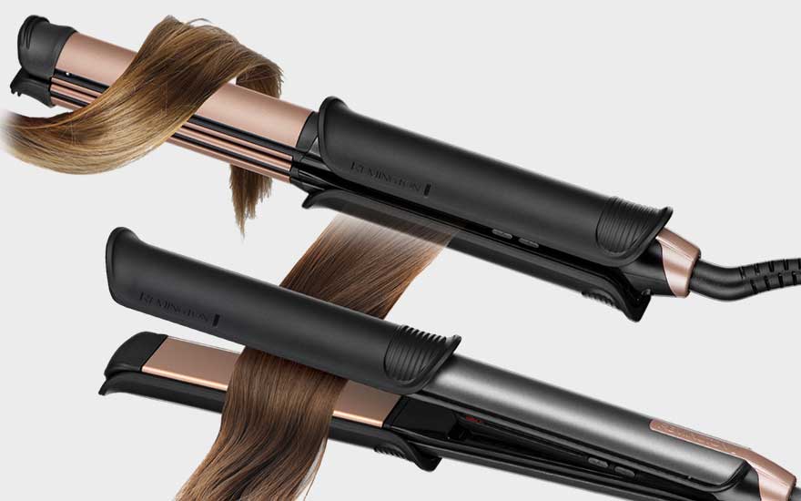 Twee stylingtools wikkelen lokken rond verwarmde platen, waardoor gladde, glanzende golven in bruin haar ontstaan.