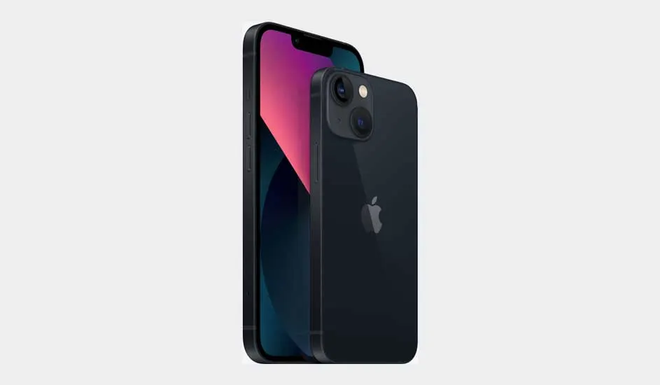 Een zwarte Apple iPhone met twee camera’s aan de achterkant en kleurrijk scherm, strak en modern vormgegeven, wordt schuin getoond.