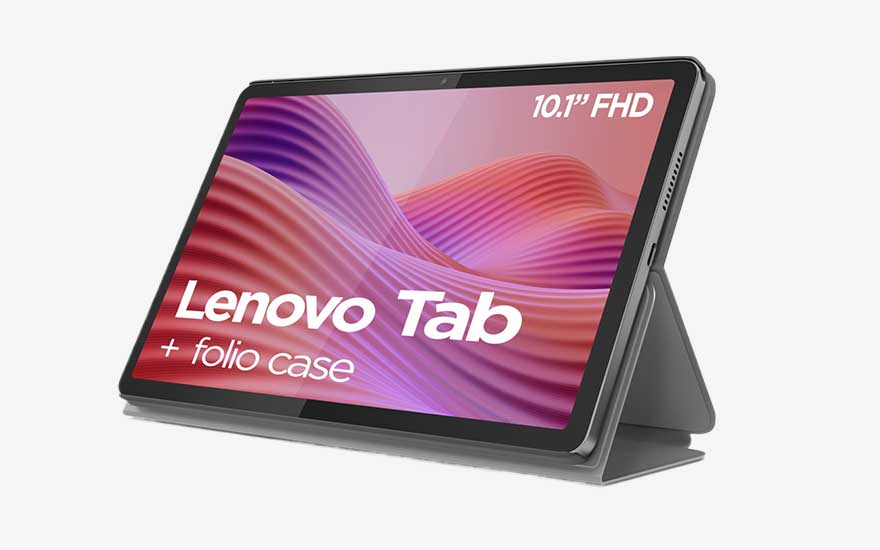 Een Lenovo tablet staat in een grijze foliohoes als standaard; het roze en paarse golvende scherm vermeldt “Lenovo Tab” en “10.1'' FHD”.