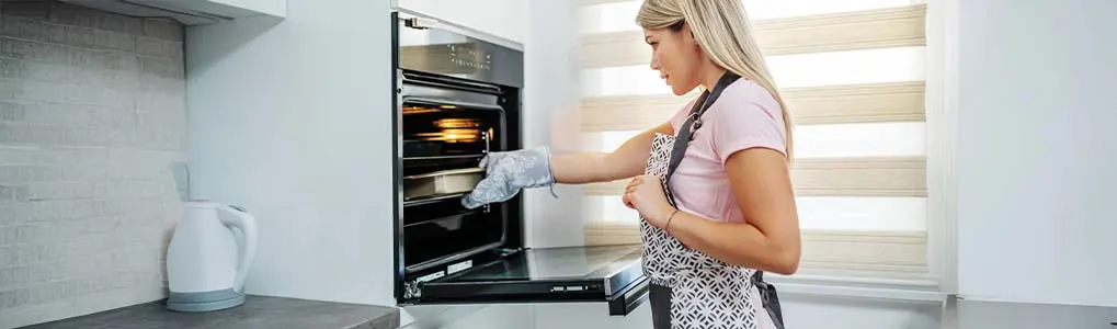 Een oven of magnetron inbouwen: hoe doe je dat zelf?