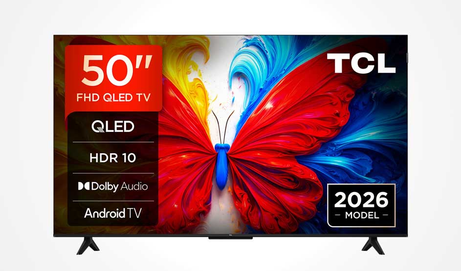 Een TCL-televisie van 50 inch toont een kleurrijke vlinder en productspecificaties, inclusief QLED en Dolby Audio.