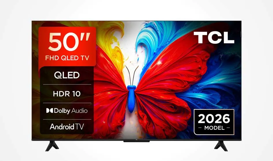 Een TCL-televisie van 50 inch toont een kleurrijke vlinder en productspecificaties, inclusief QLED en Dolby Audio.