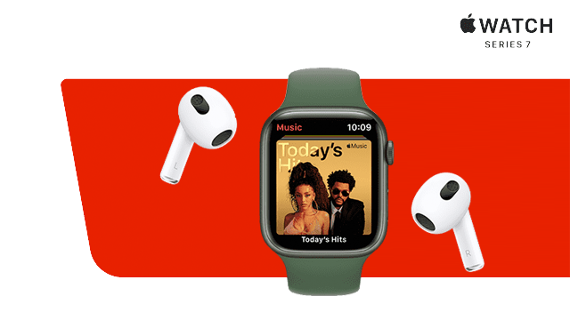 Een groene Apple Watch met een muziek-app en twee witte AirPods tegen een rode achtergrond.