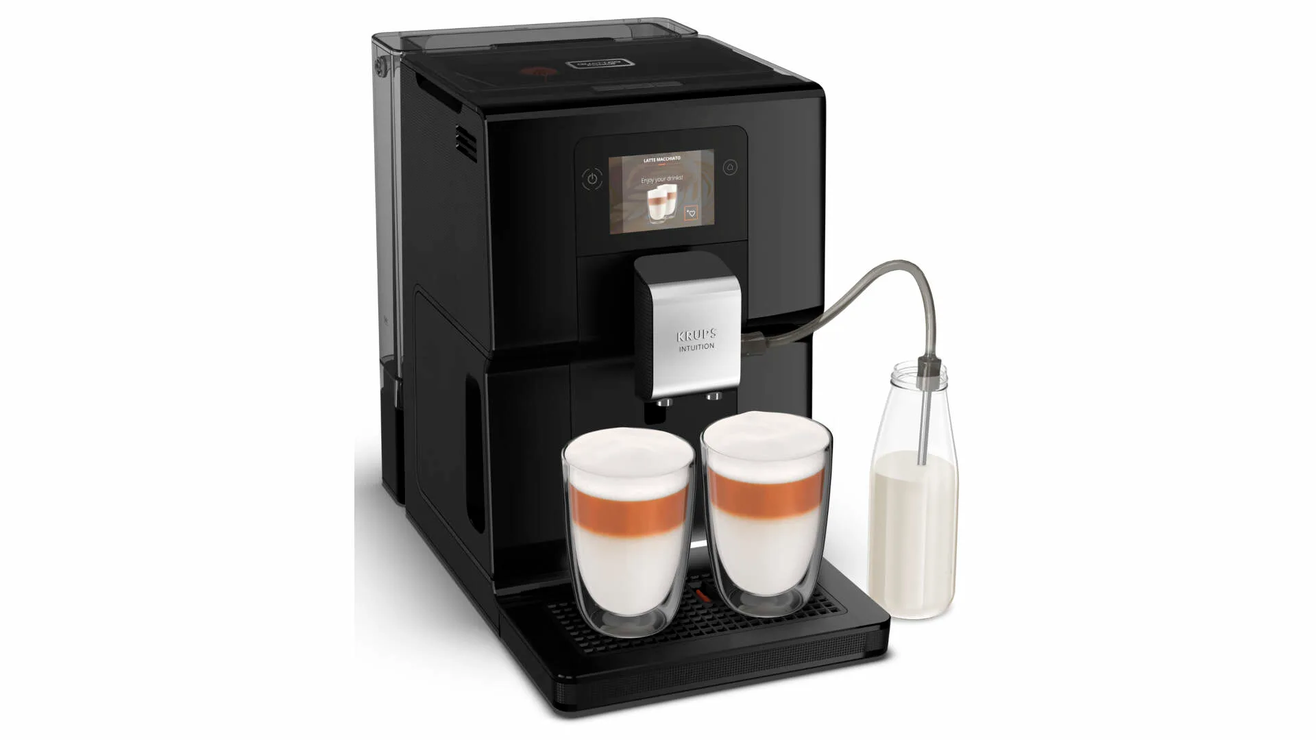 Een zwart Krups koffiezetapparaat met twee glazen latte macchiato en een fles melk op een witte achtergrond.