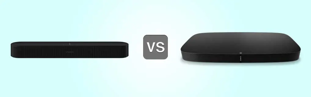 Vergelijkingsbeeld met zwarte soundbar links, soundbase rechts en een VS-teken ertussen op lichtblauwe achtergrond.