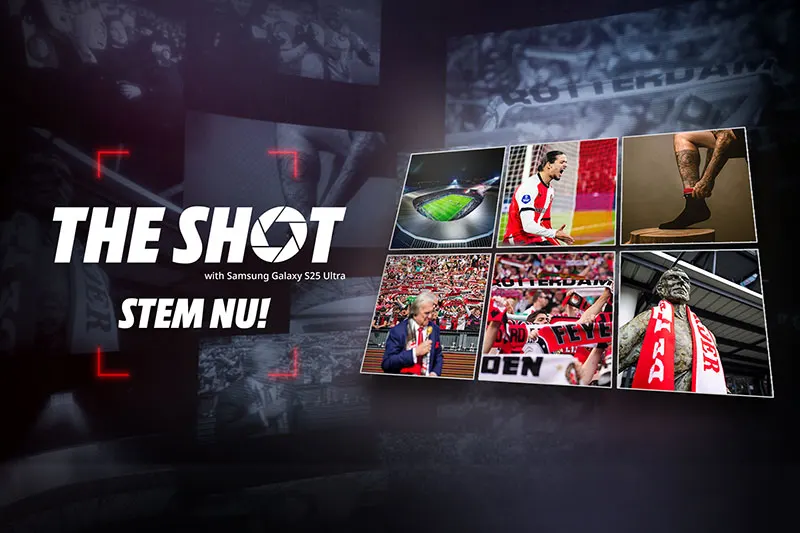 Donkere promotiebanner met de tekst “THE SHOT” en “STEM NU! with Samsung Galaxy S25 Ultra”, naast een collage van zes foto’s rond een voetbalclub: stadionbeeld, speler in rood-wit tenue, close-up van het strikken van een schoen, een man bij het veld, supporters met sjaals en een fan met “FEY…” op de rug.