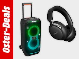 Bild mit grauem Hintergrund. Links davon steht "Oster-Deals" in weißer Schrift vor rotem Hintergrund. Rechts davon ein Party Lautsprecher und Kopfhörer