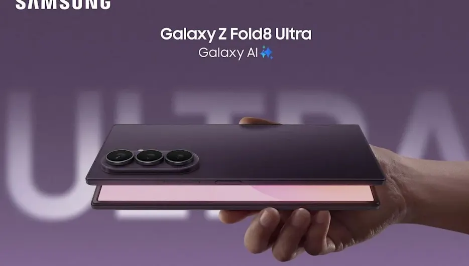 Samsung Galaxy Z Fold8 Ultra Falthandy in Dunkelviolett, von einer Hand gehalten – Rückansicht mit Triple-Kamera und geöffnetem rosafarbenem Innendisplay, violetter Hintergrund mit ULTRA-Schriftzug.