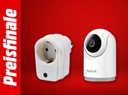 Bild mit rotem Hintergrund. Links steht: Preisfinale, daneben das Produktbild eines  Zwischensteckers /Smart Plug mit Schuko-Anschluss und einer Sicherheitskamera.