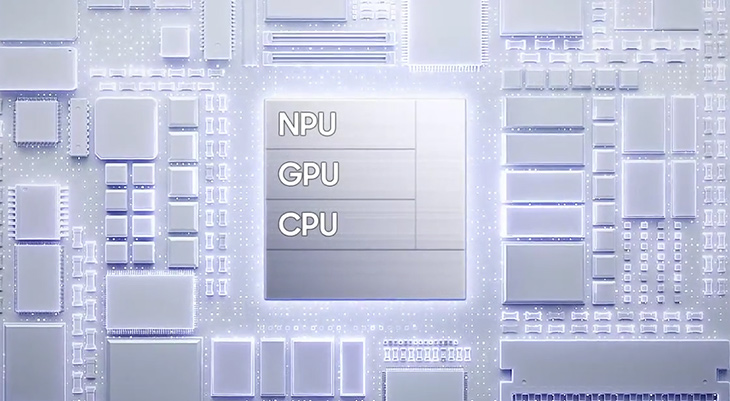 Abbildung eines Computerchips mit hervorgehobenen Bereichen für NPU, GPU und CPU in der Mitte. Die Schriftzüge „NPU“, „GPU“ und „CPU“ sind deutlich lesbar und symbolisieren die verschiedenen Recheneinheiten auf dem Chip. Der Hintergrund zeigt zahlreiche weitere elektronische Bauteile in einem abstrakten, technischen Design.