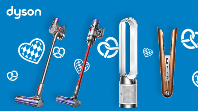 Dyson Produkte vor blauem Hintergrund mit Bretzeln und Herzen