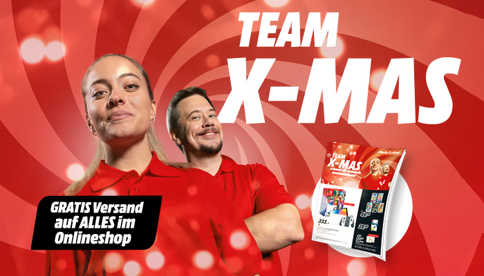 Roter Hintergrund mit spiralförmigen Mustern, Text "Team X-Mas", Produktkatalog und schwarzes Banner mit "Gratis Versand".