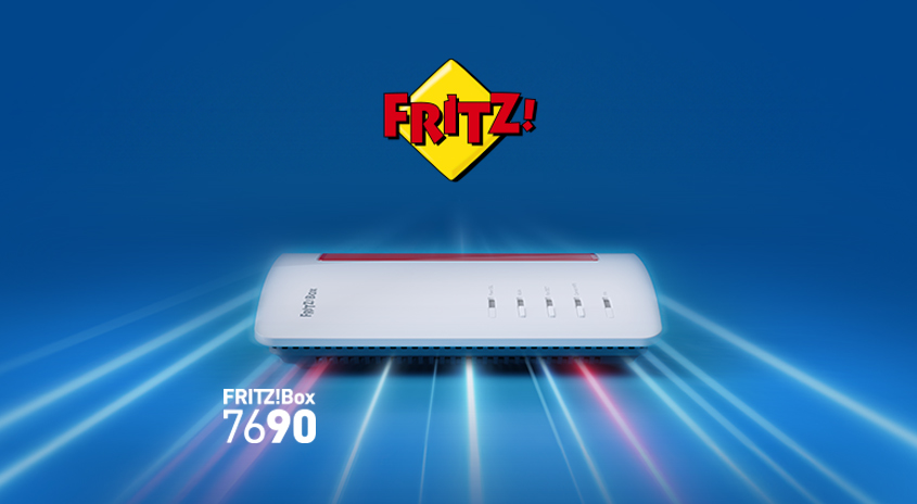 Eine weiße FRITZ!Box 7690 mit roten Akzenten vor blauem Hintergrund. Oben ist das FRITZ! Logo zu sehen.