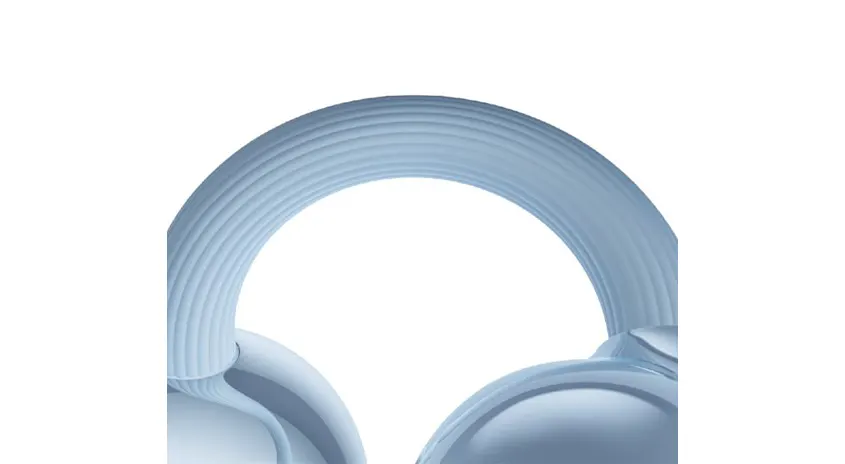 Detailansicht eines hellblauen Over‑Ear-Kopfhörers mit Fokus auf dem gepolsterten Kopfbügel.