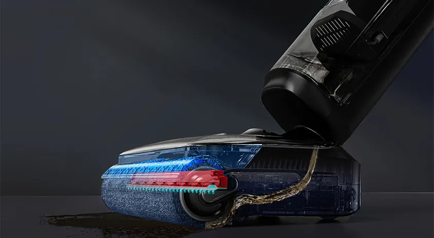 Nahaufnahme eines transparenten, kabellosen Nass-/Trockensaugers mit blauer Bürste, rotem Streifen und schwarzem Behälter auf dunklem Untergrund.