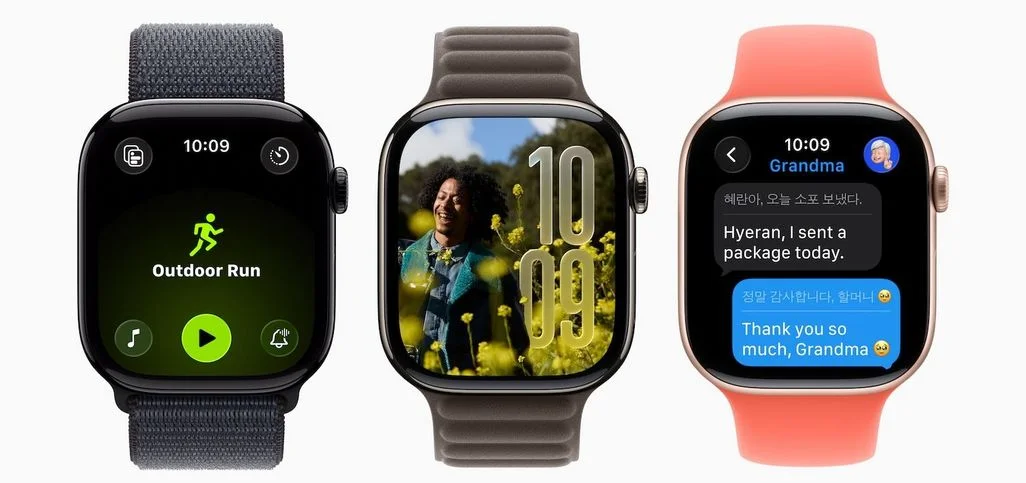 Drei Smartwatches: links mit „Outdoor Run“ auf grünem Display, mittig mit lächelnder Person in gelben Blumen, rechts mit Nachrichtenchat „Grandma“. Alle zeigen 10:09.