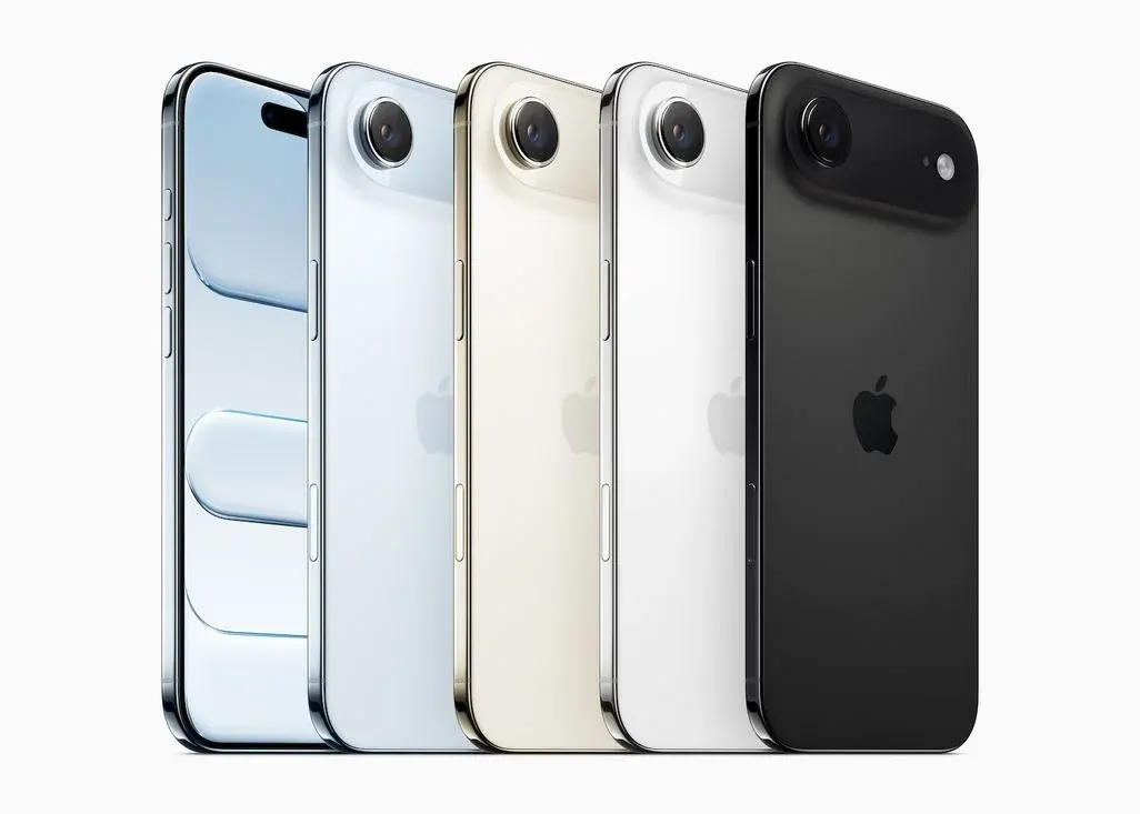 Fünf iPhone Air in Blau, Silber, Gold, Weiß und Schwarz, mit Apple-Logos und Kameras, vor weißem Hintergrund.