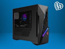 Ein Gaming-PC vor blauem Hintergrund. In der rechten Ecke oben ist ein Herzsymbol in weiß-blau zu sehen.