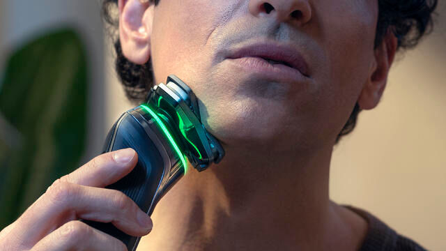 Gründliche Rasur mit SkinIQ-Technologie