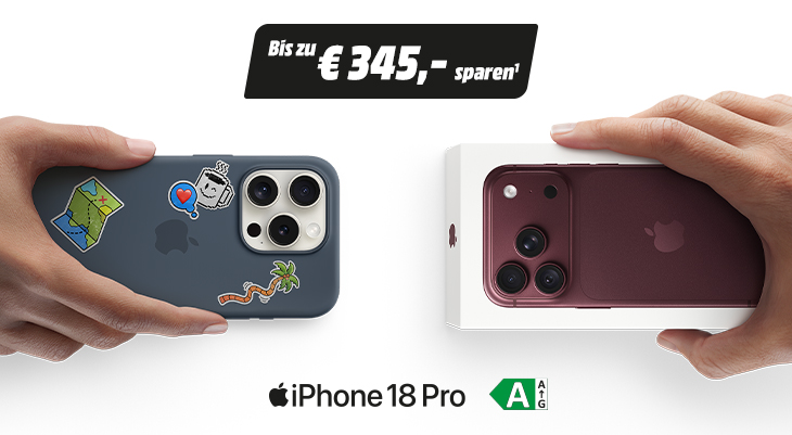 Zwei Hände halten ein iPhone mit personalisierter Hülle und eine iPhone 18 Pro Verpackung. Angebot: Bis zu 345 Euro sparen beim Eintausch. Energieeffizienzklasse A.