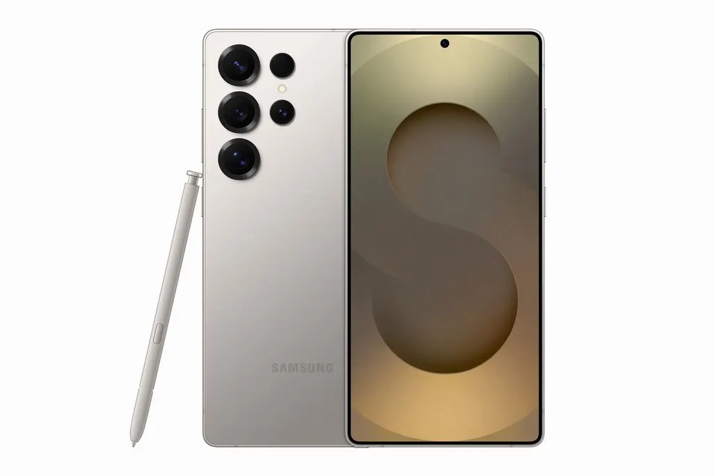 Samsung Galaxy S25 mit S Pen in Vorder- und Rückansicht, Display zeigt großes S.