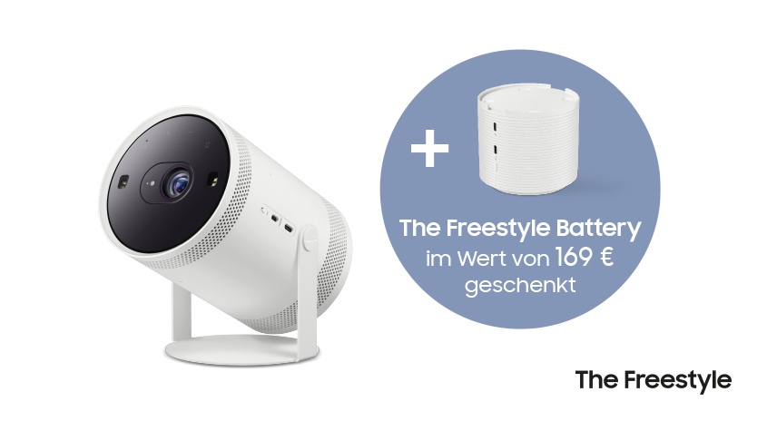 Ein weißer Projektor steht neben einem blauen Kreis mit einer Batterie und Text auf einem weißen Hintergrund.