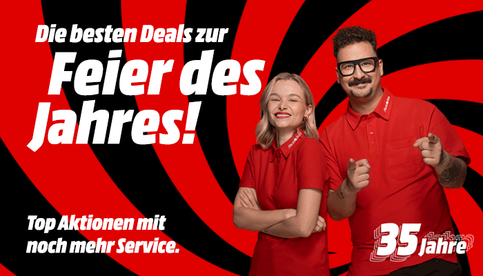 Roter Hintergrund mit schwarzen Streifen, Text "Feier des Jahres!" und "35 Jahre". Zwei Personen in roten Hemden.